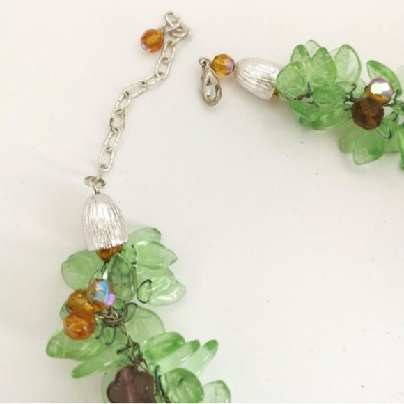 Vintage Mid Century Czech handmade glass bead flower and Green leaves necklace - Picture 6 of 7